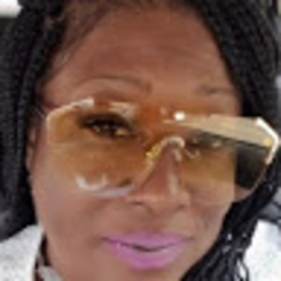 Meet your Posher, Yucrecia - Picture 1 of 1